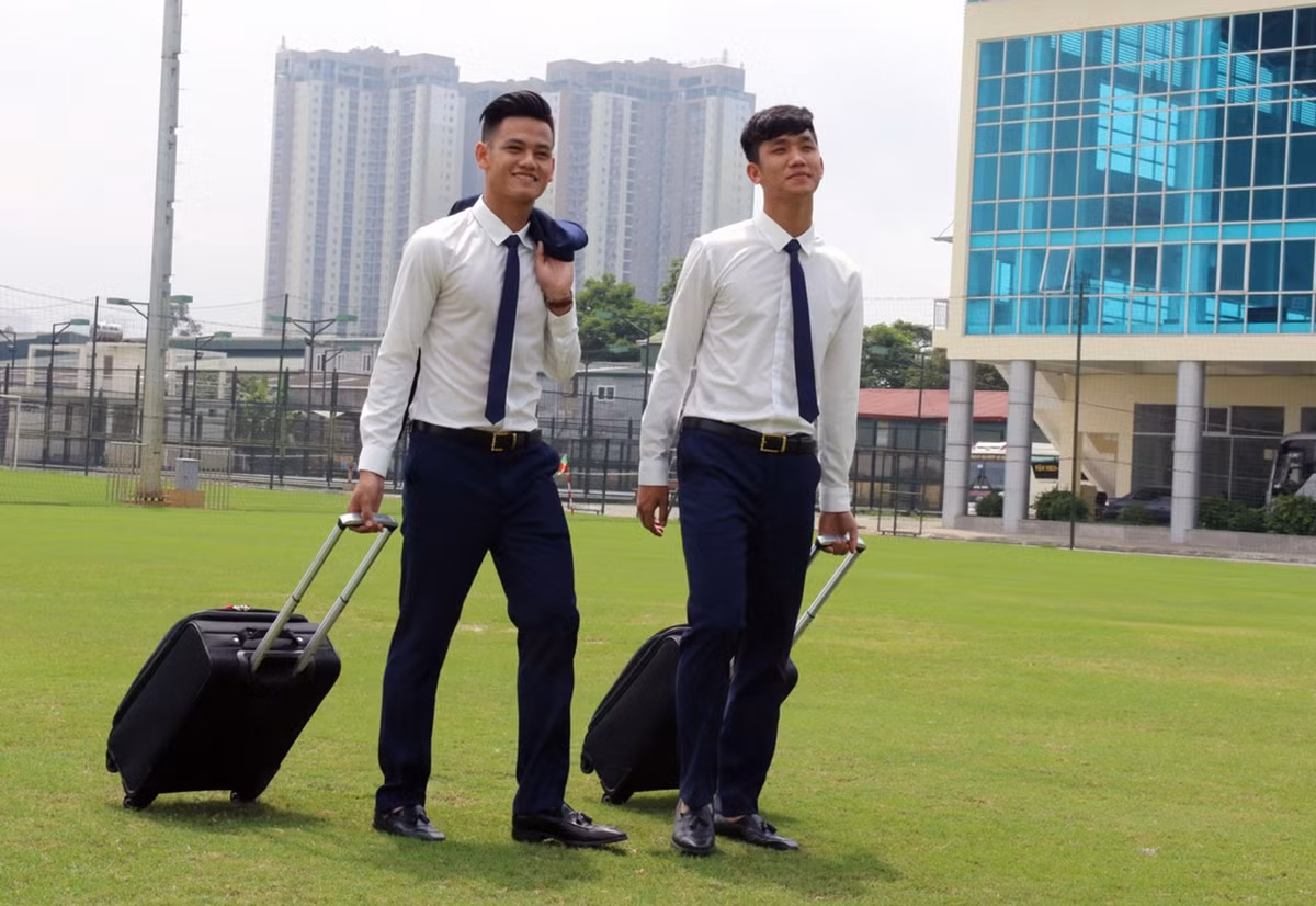 Đây là lần đầu tiên các tuyển thủ của ĐT Việt Nam được khoác lên mình những bộ đồ du đấu lịch lãm trong mỗi lần xuất hiện của mình. Điều này chứng tỏ, lãnh đạo LĐBĐ Việt Nam bắt đầu chú trọng tới mặt xây dựng hình ảnh cho các cầu thủ cũng như cho bóng đá Việt Nam.