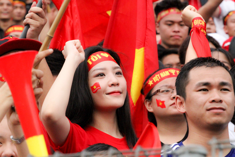 Những nữ CĐV U23 Việt Nam mỗi người một vẻ nhưng điểm chung trong họ đều là tình yêu với bóng đá, các cầu thủ và niềm tự hào dân tộc cao ngút trời.