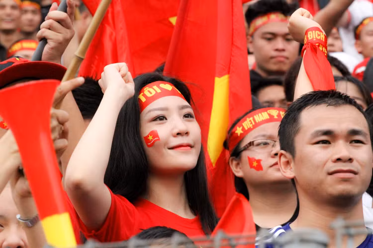 Những nữ CĐV U23 Việt Nam mỗi người một vẻ nhưng điểm chung trong họ đều là tình yêu với bóng đá, các cầu thủ và niềm tự hào dân tộc cao ngút trời.