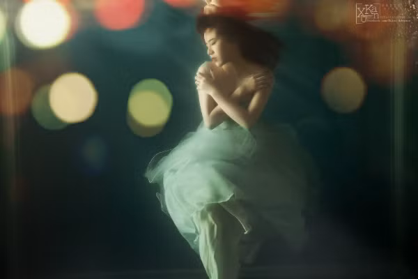 Hot girl 9X tung ra bộ ảnh dưới nước và xem đây như là đánh dấu sự lại sự trở lại với phong cách chững chạc, nữ tính nhưng cũng không kém phần nóng bỏng của mình.