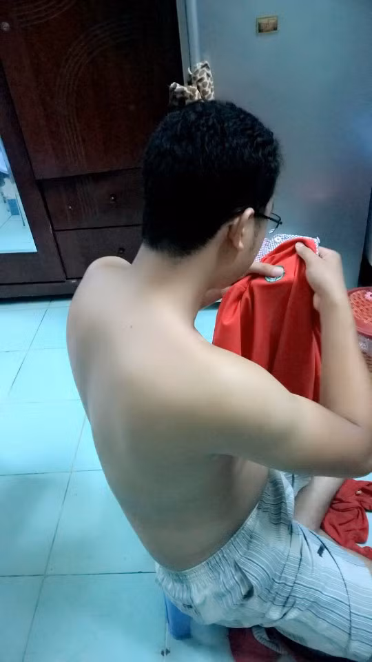 Trên fanpage quy tụ rất nhiều bà mẹ bỉm sữa, mới đây các chị em thi nhau chia sẻ về hình ảnh của các ông bố đảm đang, không nề hà giúp vợ việc chăm sóc con nhỏ, từ thay bỉm, bế con đến cho con ăn, ru con ngủ.