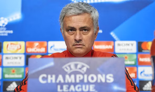 Theo M.E.N, Mourinho cảm thấy e ngại, không biết "di sản" của mình ở MU sẽ như thế nào, liệu có thể được xem là người kế nhiệm xứng đáng Sir Alex Ferguson. Ảnh: M.E.N
