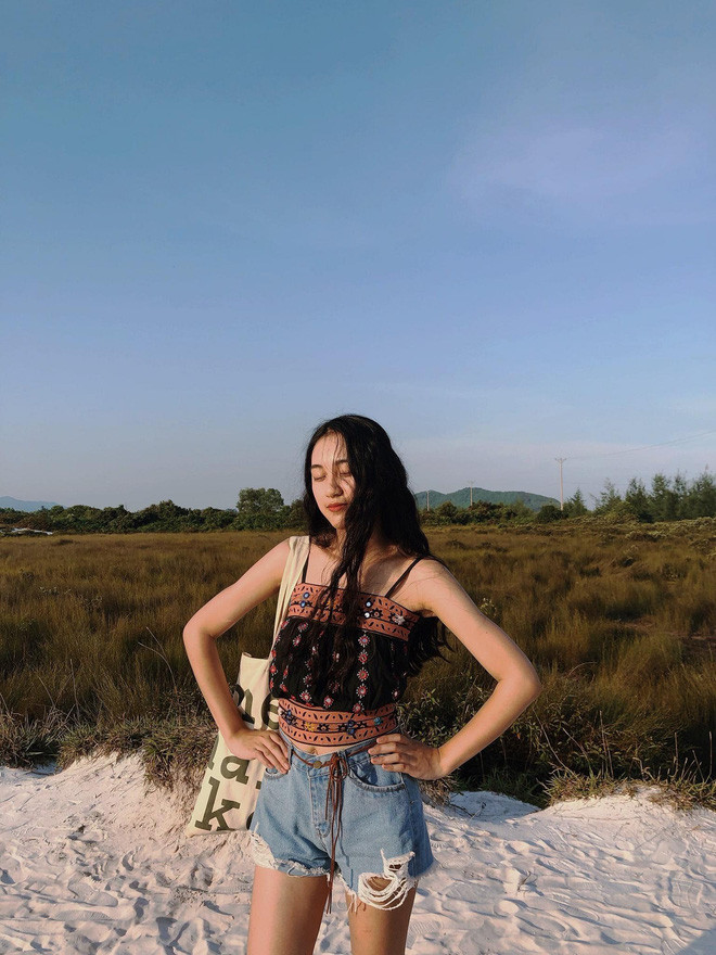 Dù đủ điều kiện đăng ký xét tuyển thẳng, Y Vân vẫn ôn thi THPT Quốc gia 2019 với mong muốn thử sức mình nhưng kết quả xuất sắc ngoài mong đợi khi cô bạn đã trở thành tân thủ khoa của Đại học Khoa học Tự nhiên (Đại học Quốc gia Hà Nội).