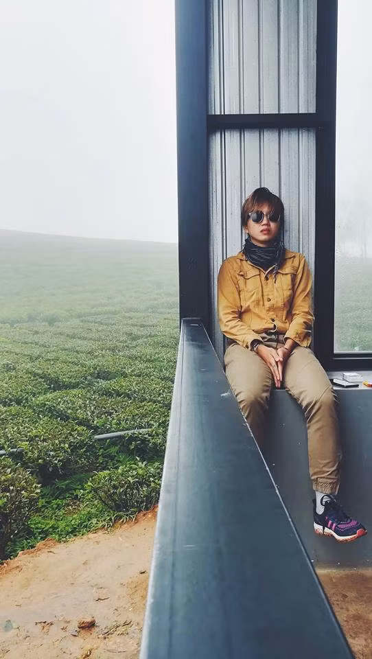 Cô nàng Minh Thư trái ngược hoàn toàn với "bạn gái đồng giới" Trúc Như từ vẻ ngoài cho tới tính cách.