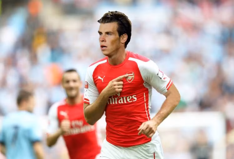 Arsenal gây sốc khi hỏi mua Bale: Theo thông tin chuyển nhượng bóng đá mới nhất từ tờ Don Balon, Arsenal đã lên kế hoạch sốc bằng việc hỏi mua Gareth Bale từ phía Real Madrid. Pháo thủ muốn Bale là người thay thế Alexis Sanchez. Ảnh: Don Balon