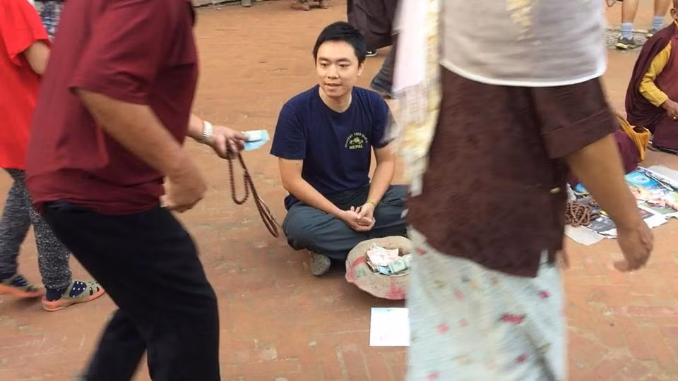 Bài học mà chàng trai Việt nhận lại được sau hành động bộc phát là đi ăn xin của mình đó là, dù là một đất nước nghèo khó khi thường xuyên bị thiên tai, động đất hoành hành nhưng tình người vẫn luôn tồn tại trong chính những dân Nepal và biến đất nước của họ xứng với danh hiệu đất nước hạnh phúc nhất hành tinh.