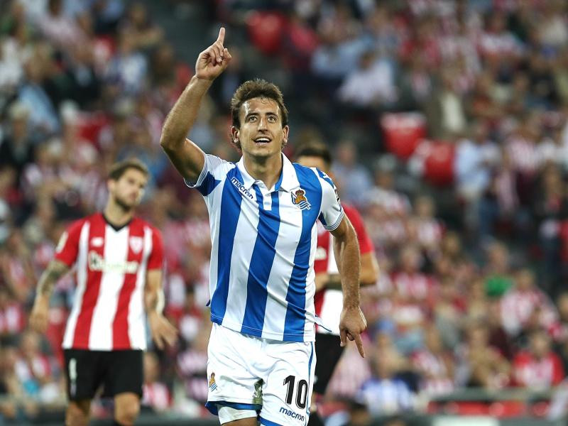 Theo TEAMtalk, Man City đang rất quan tâm đến Mikel Oyarzabal, sao trẻ được xem là trụ cột của Real Sociedad suốt 2 mùa giải vừa qua. Đây là gương mặt vừa cùng đội U21 Tây Ban Nha vô địch giải U21 Châu Âu 2019.