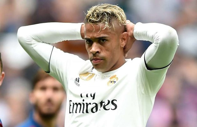 Theo Liverpool Echo, Everton đang nhắm đến Mariano Diaz, sẵn sàng "giải cứu" tiền đạo người Cộng Hoà Dominica với mức giá 15 triệu euro. Đây cũng là mức phí chuyển nhượng mà BLĐ Real Madrid đồng thuận để thương vụ này sớm hoàn tất.