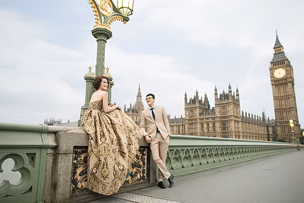 Indra và Karen yêu nhau khi cùng học tại trường đại học. Sau 2 năm yêu nhau, Indra cầu hôn Karen vào tháng 2/2014 và cô đã đồng ý, để rồi sau đó, cả hai chuẩn bị cho đám cưới.