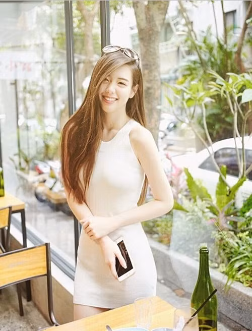 Chia sẻ với nhiều người bí quyết để có thân hình đẹp, Carrie nói rằng cô thường xuyên chạy bộ, tập yoga để giữ dáng đồng thời giải tỏa áp lực. Dù có thân hình đẹp nhưng cô nàng xứ Đài Loan này không cố ăn kiêng để ép cân mà chú trọng ăn thực phẩm sạch, không ăn đồ ngọt hay đồ chế biến sẵn.