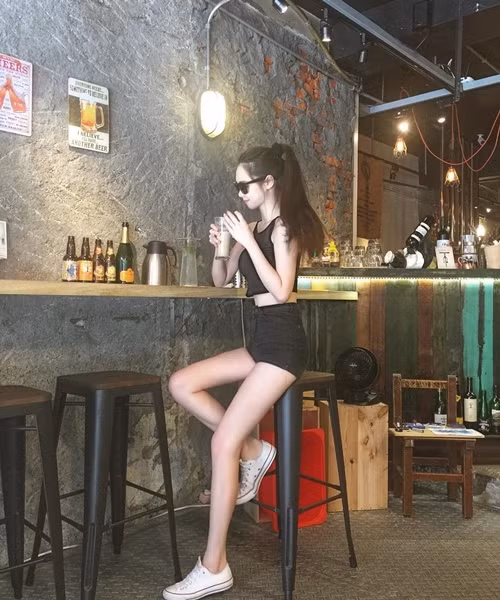 Được biết trước đó, cô nàng hoa khôi từng xuất hiện trong chương trình School Beauty, show truyền hình University và Khang Hy đến rồi xứ Đài.