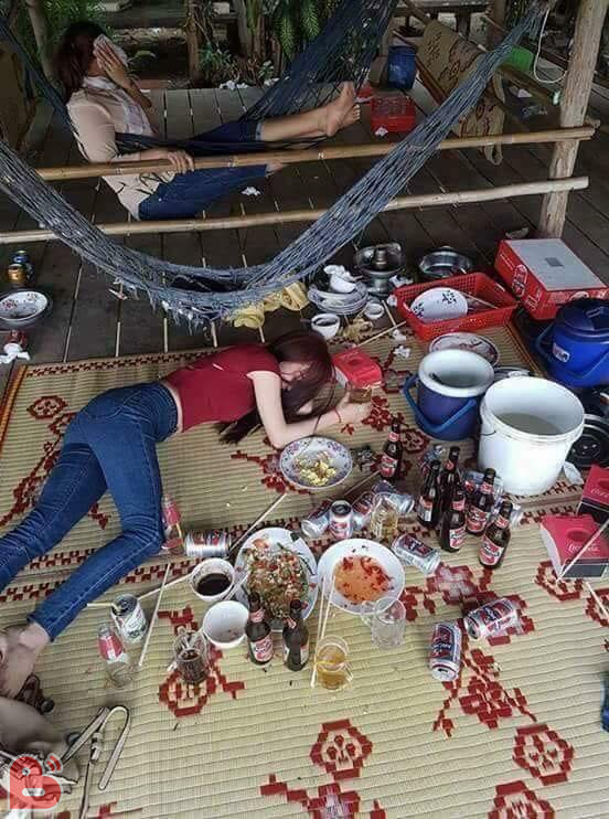 Tuy nhiên, trong phiên bản mới nhất của cộng đồng mạng, không cần đến siêu xe, cũng chẳng cần đến đồ đắt tiền, người chơi vẫn có thể bắt trend bất cứ lúc nào, tại bất cứ đâu kể cả nhà tắm.