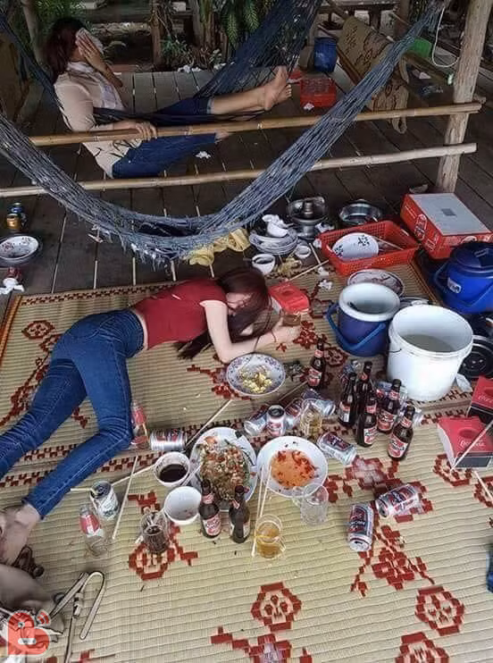 Tuy nhiên, trong phiên bản mới nhất của cộng đồng mạng, không cần đến siêu xe, cũng chẳng cần đến đồ đắt tiền, người chơi vẫn có thể bắt trend bất cứ lúc nào, tại bất cứ đâu kể cả nhà tắm.