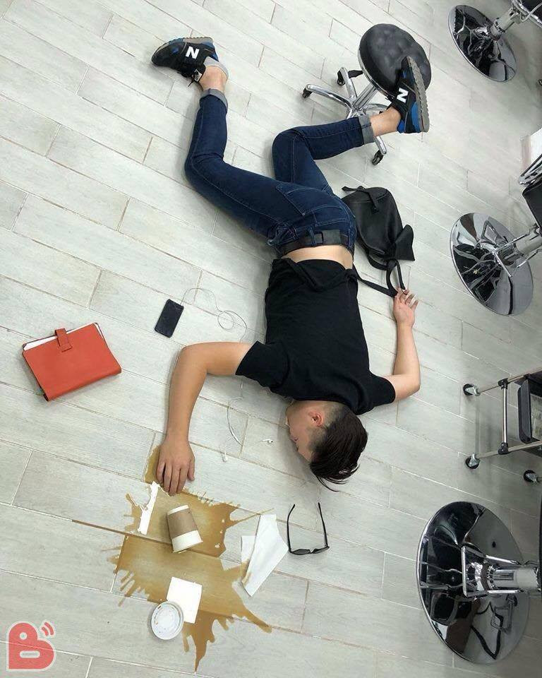 Dân mạng Việt tỏ ra khá hào hứng với trào lưu chụp hình độc đáo này. Ngoài người nổi tiếng hay hot girl, hot boy, Falling Stars cũng được nhiều bạn trẻ hưởng ứng và biến tấu theo cách hài hước.