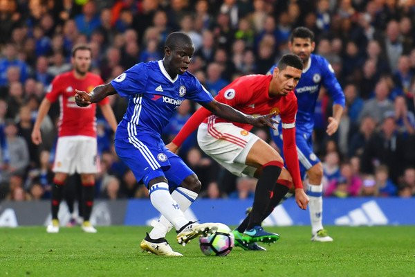 Nếu MU hoặc Liverpool rước được "thần tài" N'Golo Kante của Chelsea về thì kiểu gì cũng sẽ ẵm danh hiệu Premier League.