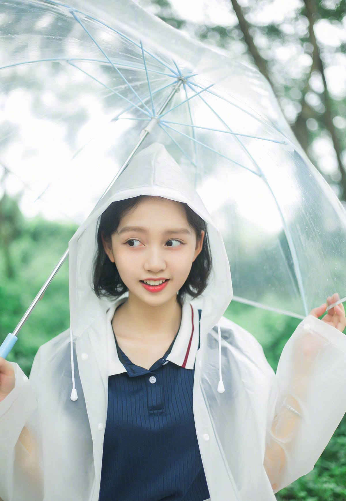 Ngoài giờ lên lớp, Sở Sở còn thường làm người mẫu ảnh.