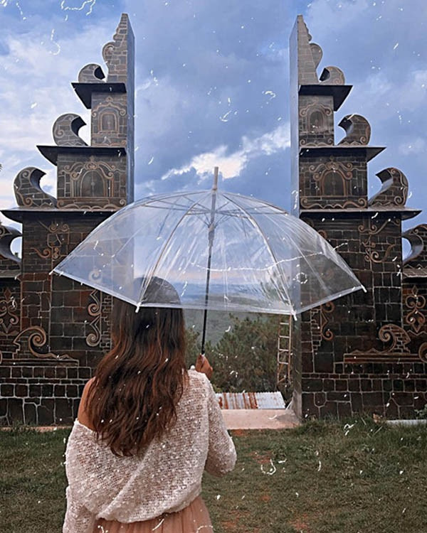 Với những bạn không có điều kiện đi tới Indonesia cũng không phải buồn khi mới đây, "Cổng trời Bali" đã xuất hiện ngay tại Đà Lạt.