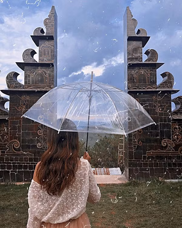 Với những bạn không có điều kiện đi tới Indonesia cũng không phải buồn khi mới đây, "Cổng trời Bali" đã xuất hiện ngay tại Đà Lạt.