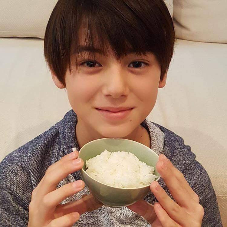 Không chỉ làm người mẫu, Alex cũng tích cực hoạt động trong các lĩnh vực khác như đóng phim. Chàng hoàng tử lai gốc Nhật Bản này đã tham gia vào bộ phim truyền hình Hana Nochi với vai diễn Kaguragi Haruto lúc nhỏ