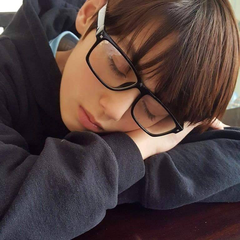 Alex Shou có đôi mắt to trong sáng, mũi cao dọc dừa và gương mặt thanh tú của cậu bé sinh năm 2007 khiến nhiều người ghen tỵ, ngưỡng mộ.