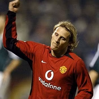 Sau mùa giải đầu tiên, Forlan chỉ có được 13 lần ra sân tại giải Ngoại hạng và 5 lần tại Champions League nhưng đều chưa để lại một dấu ấn cụ thể nào.