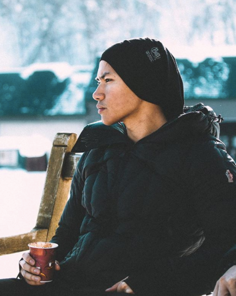 Ngoài ra, Hoàng tử Mateen còn được biết đến vì thành tích học tập đáng ngưỡng mộ và cả khả năng chơi thể thao cực đỉnh .