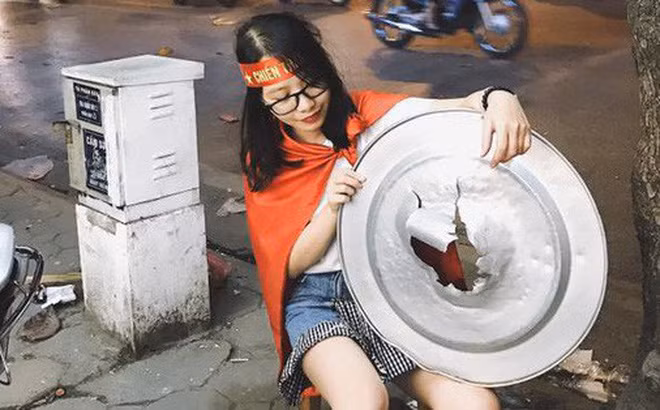 Sau chiến thắng vang dội của đội tuyển bóng đá U23 Việt Nam trước U23 Qatar, hàng triệu người hâm mộ cả nước đã không thể ngồi yên mà cùng nhau đổ ra đường ăn mừng, hò hét vì sung sướng.