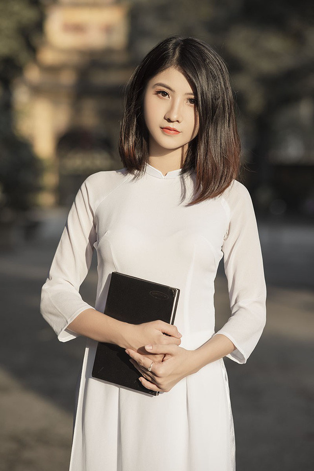 Mặc dù không hé môi cười nhưng, nữ sinh 9X Ninh Bình trên khiến bao chàng cảm thấy xao xuyến thương nhớ "chỉ muốn che chở".