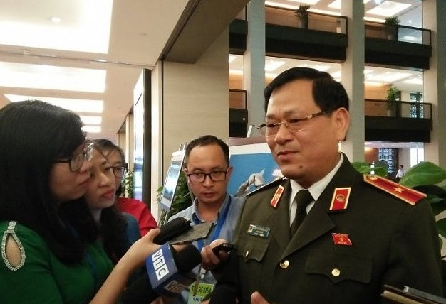 Hanh trinh bat 8 ke lien quan vu 39 nguoi chet o Anh qua loi ke cua tuong Nguyen Huu Cau