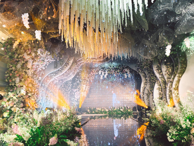 Mới đây, một số hình ảnh lễ cưới của nữ hoàng Rick Kid Việt đã được tiết lộ. Đặc biệt, sự xa hoa và không gian lộng lẫy như cổ tích khiến CĐM không khỏi choáng ngợp.