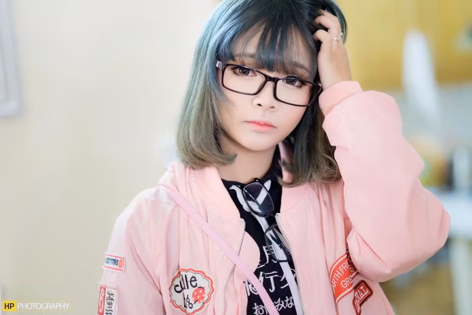 Phạm Minh Châu là nữ game thủ khá có tiếng trong cộng đồng game Liên minh huyền thoại và Overwatch ở Việt Nam trong thời gian qua. Đặc điểm nổi bật của nữ game thủ này là khuôn mặt xinh đẹp với những nét nhí nhảnh dễ thương chẳng khác gì những nhân vật xuất hiện trong truyện tranh Nhật Bản, thể hiện trong những bức ảnh chia sẻ trên trang cá nhân của các trang thông tin game.