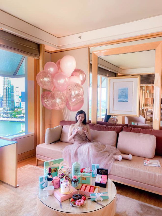 Tiểu Giang tên đầy đủ là Nguyễn Đặng Tiểu Giang (sinh năm 1993), hiện sống và làm việc tại Mỹ. Cô nàng này là ái nữ đại gia buôn xe hơi thường và siêu xe tại Việt Nam.