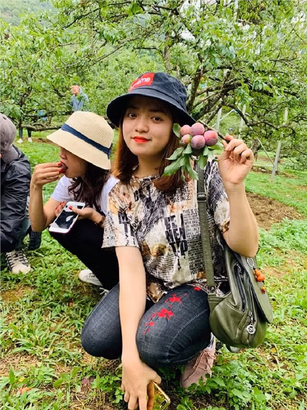 Hương vị chua thanh, giòn giòn chấm với muối ới là thức quà dành tặng các du khách tới từ phương xa.