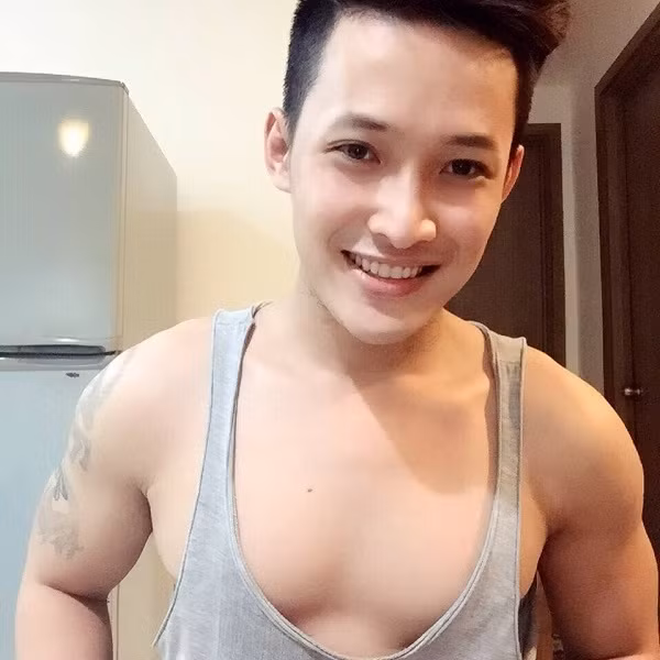 Tuy có phần vui vẻ vì được nhiều người biết đến nhưng Bao Kay cũng tâm sự rằng, đôi lúc cũng có chút phiền phức. Chẳng hạn như việc bị nhiều người nháy máy nửa đêm hay nhiều tin nhắn hỏi về làm răng, mà chàng bác sĩ răng hàm mặt này thì bận nên không trả lời kịp và bị nói chảnh chọe ngay".