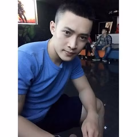 Cùng ngắm loạt ảnh đời thường của chàng tư vấn viên nha sĩ siêu đẹp trai khiến dân mạng đổ "rần rần" thời gian qua. Ảnh trong bài: FBNV.