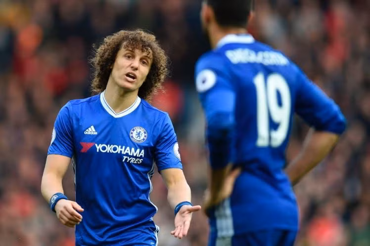 Jose Mourinho gây sốc khi lôi kéo David Luiz: Truyền thông Anh vừa tiết lộ Mourinho sẵn sàng quay lại đội bóng cũ Chelsea để lôi kéo trung vệ David Luiz, thậm chí là ngay trong kỳ chuyển nhượng mùa Đông tới.