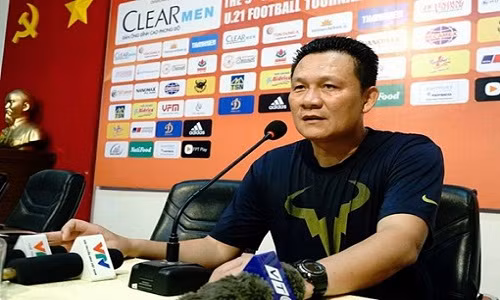 Den luot HLV U21 HAGL bi khien trach sau man khau chien-Hinh-2