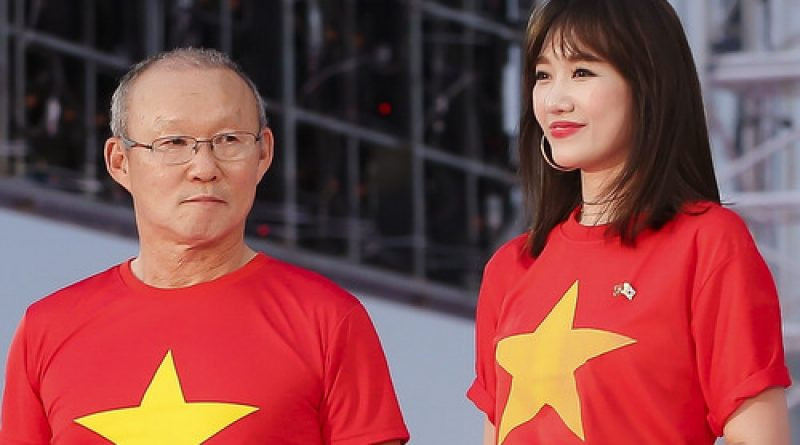 Trình độ phiên dịch của Hari Won có lẽ không cần bàn cãi khi cô nhận không ít chương trình làm MC trong làng giải trí Việt. Vì vậy, không có gì để lo lắng nếu Hari Won ứng cử làm trợ lý ngôn ngữ cho HLV Park Hang Seo tại giải AFF Cup sắp tới.