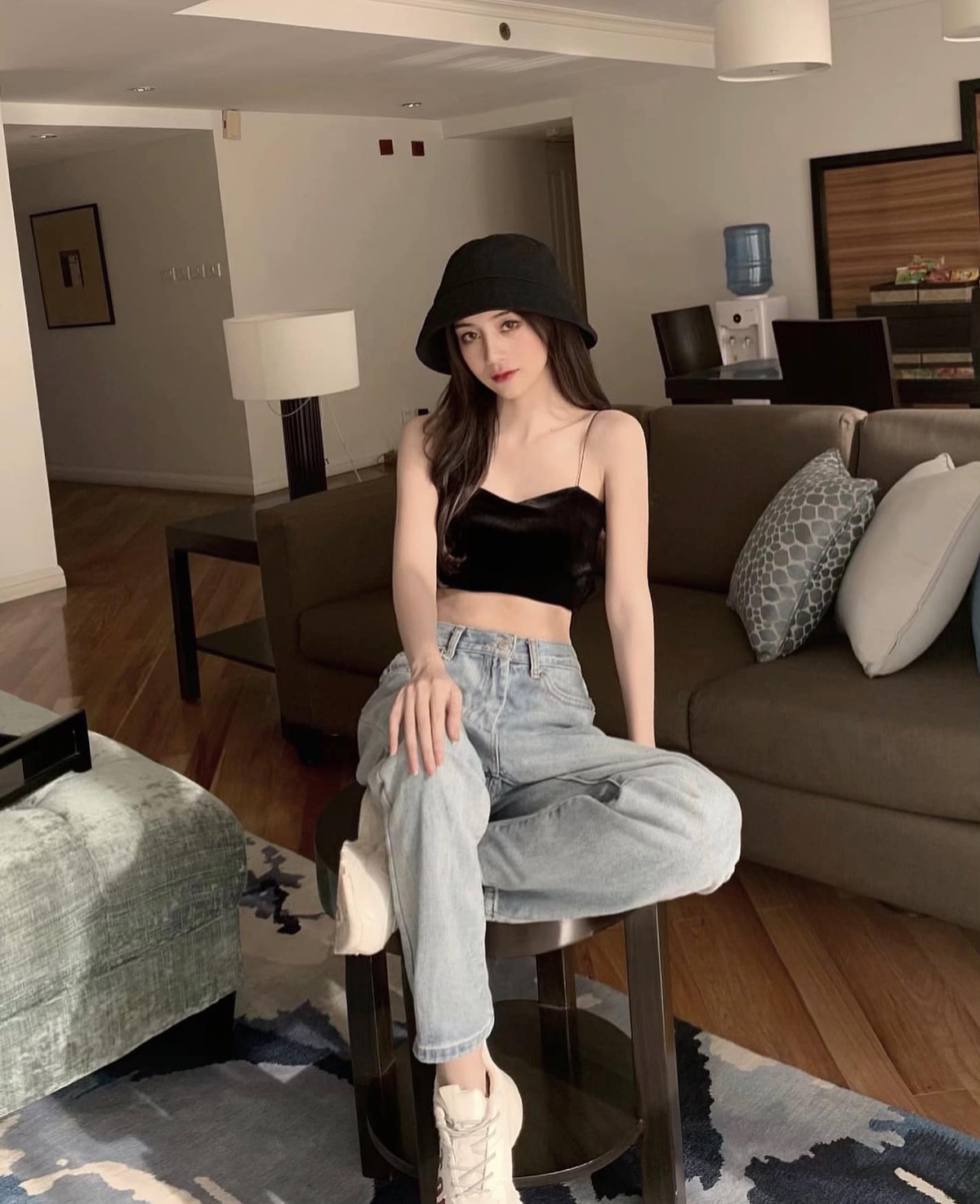 Ngọc Duyên thường xuyên xuất hiện trên mạng xã hội với phong cách thời trang đa dạng. Cô gái cũng để ý, rút kinh nghiệm từ các nhận xét từ dân mạng để chọn trang phục phù hợp với mình.