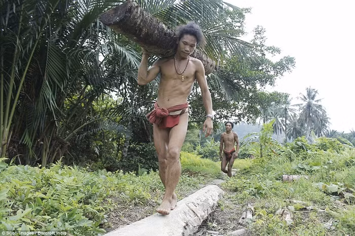 Việc mài răng bằng đục khiến họ tin rằng sẽ trở nên hấp dẫn hơn với người khác giới.