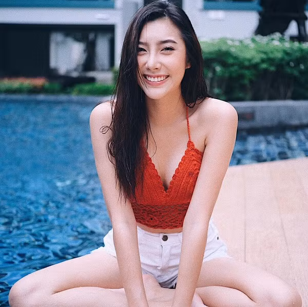 Với lợi thế ngoại hình, Nalurmas Sanguanpholphairot còn tham gia đóng quảng cáo truyền hình TVC và làm mẫu ảnh cho nhiều thương hiệu thời trang ở Thái Lan..