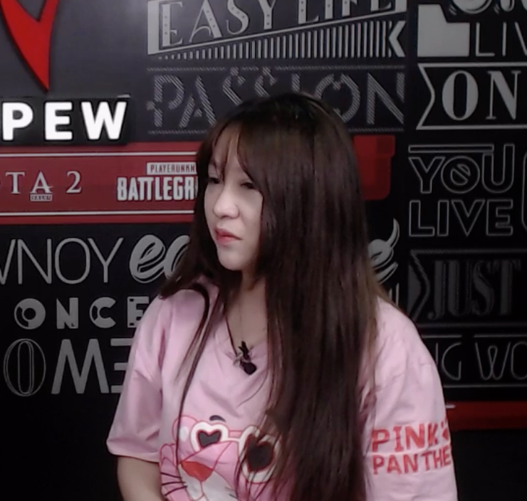 Trước đó, ngay sau scandal, Hera Kiều Anh đã rất nhiều lần đăng đàn giải thích về vụ lùm xùm của mình và nhan sắc thực của cô nàng này khiến nhiều người băn khoăn, liệu những bức ảnh trên trang cá nhân của cô có phải đã qua "bàn tay chỉnh sửa thần thánh" nào đó?