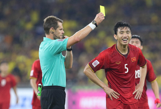 Doi tuyen Viet Nam khong lo ve the phat truoc chung ket luot ve