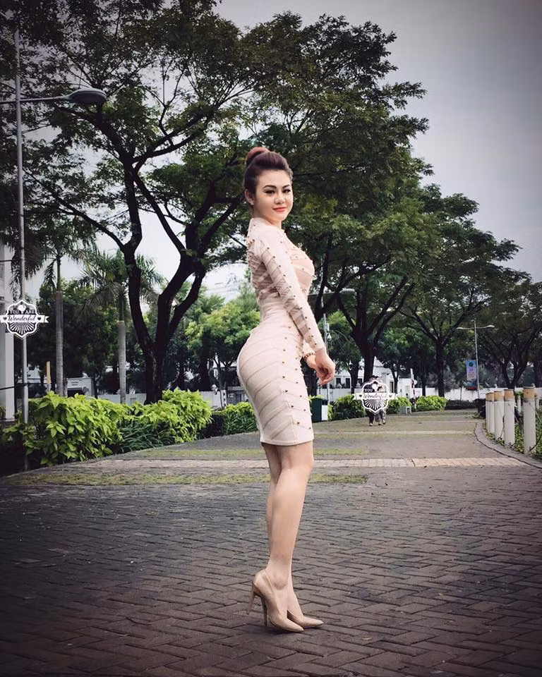 Cô không ngần ngại khoe "thành tích" phẫu thuật thẩm mỹ với mọi người, bởi với cô, đó là một hành trình đáng tự hào. Ảnh trong bài: Facebook nhân vật.