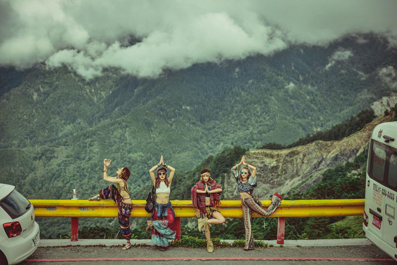 Được biết, bộ ảnh trên đã được thực hiện từ tháng 8/2018 nhưng gần đây được một số fanpage ở Việt Nam đăng tải lại khiến dân mạng phản ứng khá gay gắt.