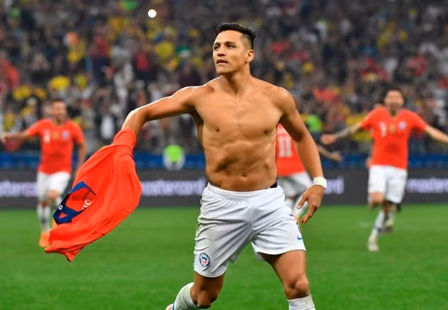 Chuyển nhượng bóng đá từ BBC, chưa có thỏa thuận chính thức nào giữa MU và Inter Milan về thương vụ Alexis Sanchez. Nguyên nhân vì đội bóng Italia muốn trả lương ít hơn cho cầu thủ người Chile.