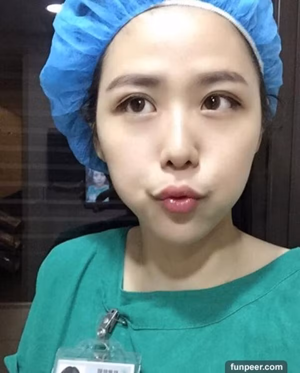 Sau một thời gian tìm kiếm, danh tính của cô nàng y tá với 50 sắc thái biểu cảm đã lộ diện. Đó là cô nàng có tên là Shao Yuwei sinh năm 1994, hiện đang là y tá của một bệnh viện tại Bắc Kinh, Trung Quốc.