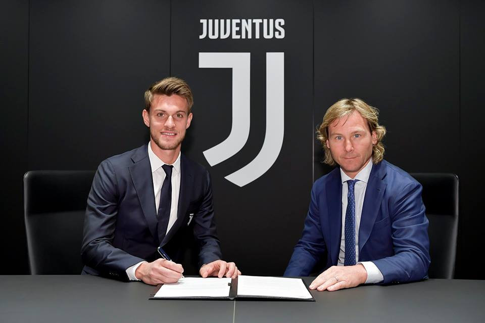 Trung vệ Daniele Rugani đã chính thức gia hạn với Juventus và sẽ gắn bó với đội bóng cho đến năm 2023.