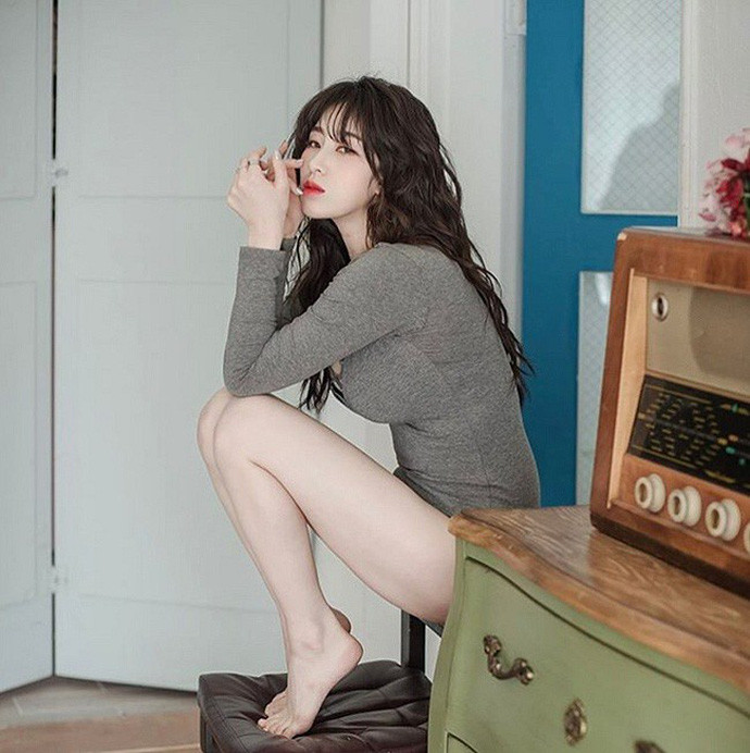 Tuy vậy, Kim Woo Hyun khá khiêm tốn khi cho rằng mình vẫn còn khá nhiều khiếm khuyết trên cơ thể, nhưng lại quyết tâm nói không với dao kéo và phẫu thuật thẩm mỹ.