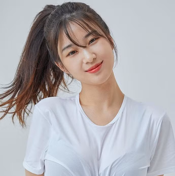 Ngay cả trước khi dấn thân vào nghiệp MC, cô nàng cũng đã được các fan đặt cho biệt danh là nữ thần nội y Hàn Quốc rồi.